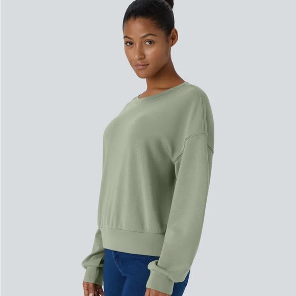 Elie Tahari Tops - (439) ELIE TAHARI evergreen fog long sleeve crew neck top. Size XL. PTP 23